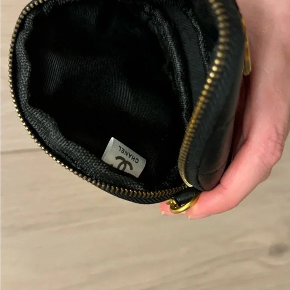 Zara Black Quilted Coin Purse with Gold Chain - Picture 4 of 4